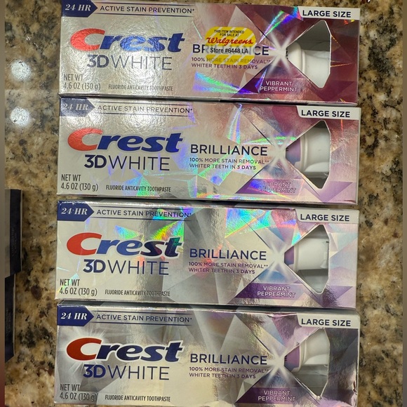 NWT Bundle of 4 Large Crest 3D White Brilliance Toothpaste Vibrant Peppermint - Picture 1 of 4